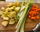 Foto langkah ke 2 dari resep SUP tomat sayur & buntut sapi.