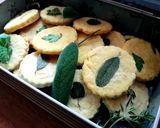 Foto del passaggio 6 della ricetta Biscotti salati al parmigiano ed erbette