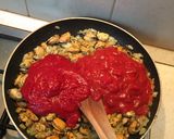 Penne paradicsomos kagylóval recept fázis 3 fotója