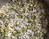 A picture of step 1 of Sahi veg khichdi.