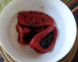 Foto del paso 1 de la receta: Ensalada de pimiento escalibado, cebolla y atún
