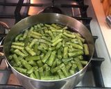 A picture of step 2 of Sonoran-Style Green Beans with Eggs.