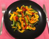 Foto del paso 7 de la receta: Ensalada de pimientos coloridos