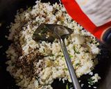 Foto langkah ke 5 dari resep Nasi Goreng Telur dan Daun Bawang (172).
