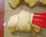 Foto del paso 7 de la receta: Medialunas con aceite