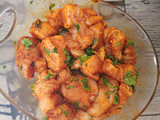 Pollo especiado fiones con arroz vaporizado