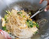 Foto langkah ke 7 dari resep Bihun Goreng Medan.