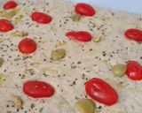 Pas rețetă Focaccia cu măsline verzi și roșii cherry 5 fotografie