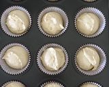 Foto langkah ke 7 dari resep Vanilla cupcake #cookpadpeduli.