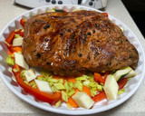 Foto del paso 2 de la receta: Bondiola de cerdo adobada al horno con verduras