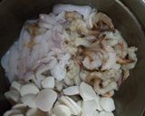 Foto langkah ke 1 dari resep Tom yum gong praktis.