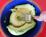 Foto del paso 2 de la receta: Tostada de aguacate 🥑