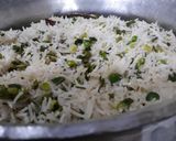 A picture of step 5 of Lehsuni Pulao.