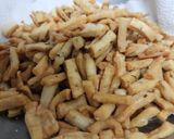 कसूरी मेथी के नमकपारे (Kasoori methi ke namakpare recipe in Hindi) रेसिपी चरण 4 फोटो