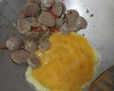 Foto langkah ke 5 dari resep Orak Arik Telor Campur Bakso.