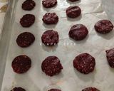 Foto langkah ke 2 dari resep Red Velvet Cookies.