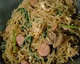 Foto langkah ke 4 dari resep Bihun goreng.