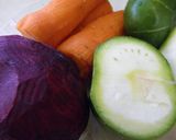 Foto del paso 1 de la receta: Ensalada de zapallitos, remolacha y zanahoria rallados