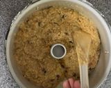 Foto del passaggio 5 della ricetta Ciambellone di Mele con Banana e Noci