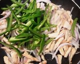 A picture of step 3 of Chicken Fajita cheese sandwich.