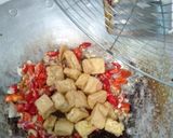 A picture of step 2 of Tumis tauge.