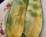 Foto del paso 2 de la receta: Calabacines rellenos de carne picada, gratinados en freidora de aire