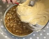 A picture of step 3 of Apple Crumble Cheesecake.
