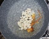 Foto langkah ke 2 dari resep Sop kerang hijau daun kemangi.
