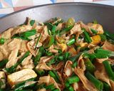 Foto langkah ke 3 dari resep Tumisan ulated atau kembang bawang campur.