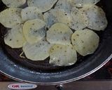 A picture of step 2 of Maggi Potato Omlette.