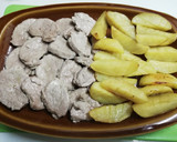 Foto del paso 2 de la receta: Medallones de solomillo con patatas gajo horneadas