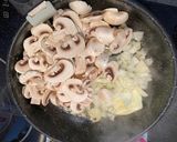 Une image de l'étape 3 de Sauté de poulet aux champignons 🍄.