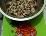 Foto langkah ke 4 dari resep Ikan Pindang Asin Sambal Matah.