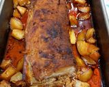 Kolbásszal töltött karaj, vele sült burgonyával recept fázis 8 fotója