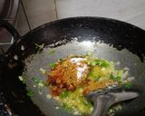 A picture of step 1 of Mayo Aata noodles.