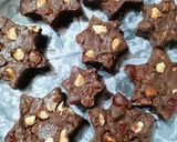 A picture of step 4 of Christmas tree chocolate cake (No bake).