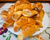 Köménymagos sörkifli sajtkrémmel,sajttal töltve 🥐🥐🥐 recept fázis 9 fotója