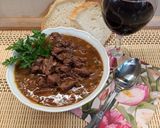 Parázson szelídített szarvaspörkölt 🫎🍷🫎🍷 recept fázis 6 fotója