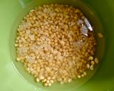 Foto langkah ke 1 dari resep Kacang Kedelai Goreng Renyah.