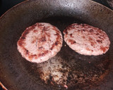Foto del paso 5 de la receta: Hamburguesa con cebolla caramelizada