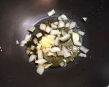 Une image de l'étape 9 de Crevettes sauvages aux poivrons, champignons et épices.