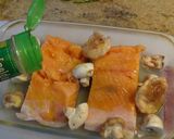 Foto del paso 3 de la receta: Salmón al horno con champiñones