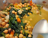 Foto del paso 8 de la receta: Garbanzos con emperador y mejillones a la cúrcuma