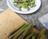 Foto del paso 2 de la receta: Lenguados en salsa a la plancha con puré del campo y salteado
