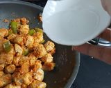 A picture of step 5 of Soya bean masala.