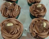 A picture of step 6 of Quick 3minute vanilla cupcakes.