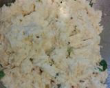 Foto del paso 2 de la receta: Arepitas de yuca con puerro y queso parmesano