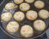 A picture of step 4 of Rava appe.