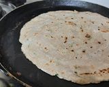 A picture of step 10 of Methi pithla jowar green garlic bhakri and thecha village style.