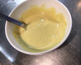Une image de l'étape 2 de Sauce au yaourt, citrons, coriandre et moutarde au pain d'épices.